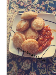 A picture of Wainar shinkafa with tomato source.