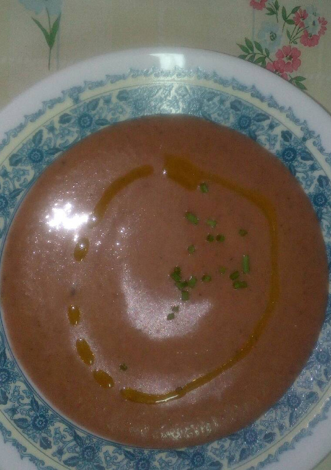 Una foto de Salmorejo de cerezas