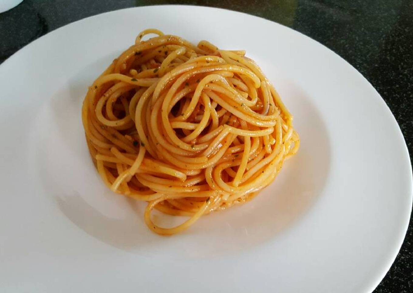 Spaghetti tomato sauce