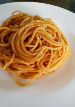 A picture of Spaghetti tomato sauce.