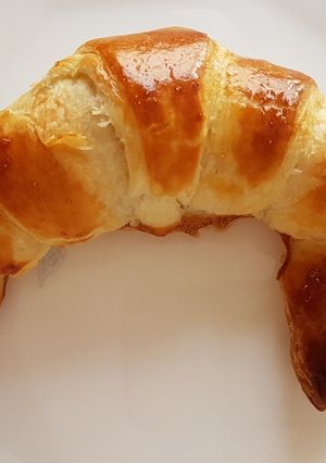 Una foto de Croissants 🥐 rellenos 🍫 caseros