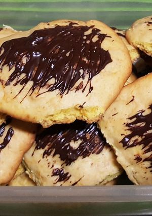 Una foto de Galletitas de zapallo y nueces con chocolate