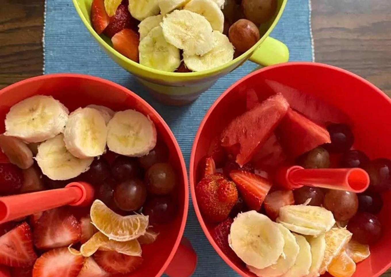 Mega pint with fruit bowls