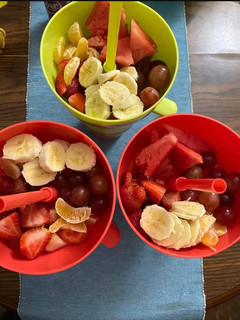 A picture of Mega pint with fruit bowls.