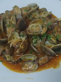 Una foto de Almejas en salsa