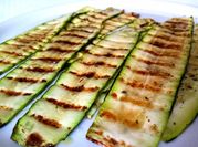 Una foto di zucchine alla griglia