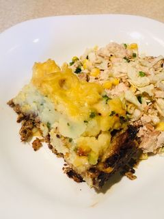 Фото Запеканка на мясной подушке с пюре и сверху сыр и взбитые яйца. #Марафон.