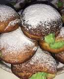 Donas rellenas de crema pastelera de pistacho