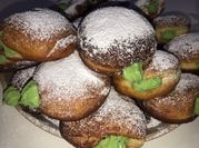 Una foto de pan de pistachos y nuez
