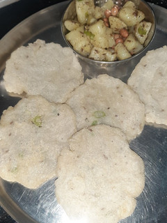 आलू पूरी (aloo poori recipe in Hindi) रेसिपी मुख्य फोटो