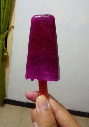 A picture of Dragon Fruit Popsicles (3 ingredients).
