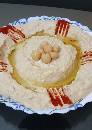 A picture of Hummus with Tahini.