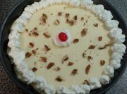 Una foto de gelatina de piña con leche evaporada