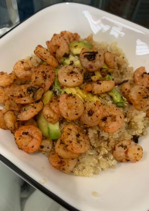 Una foto de Ensalada de quinoa con Camaron