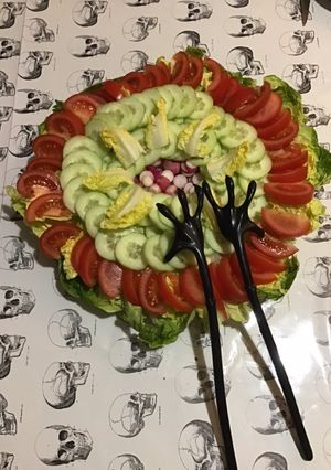 Une photo de Salade de sucrines,concombre,tomates et radis roses