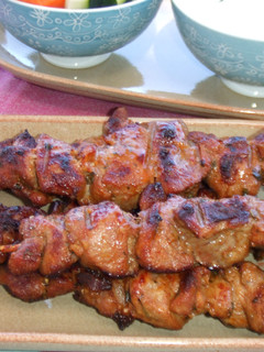 Una foto de Brochetas de carne de vaca