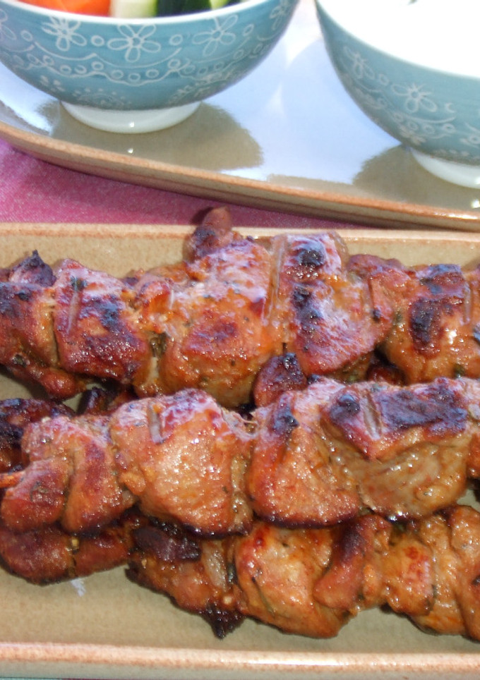 Una foto de Brochetas de carne de vaca