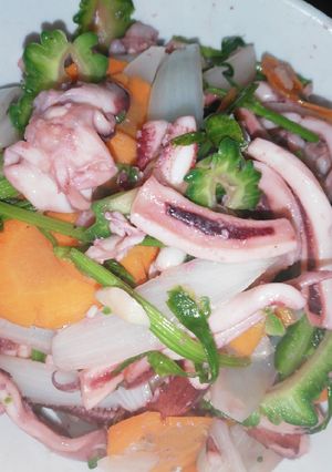 Hình của món Mực xào thập cẩm.