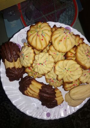 A picture of Butter piped cookies.