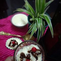 A picture of Rasgulla with dry fruits custard.