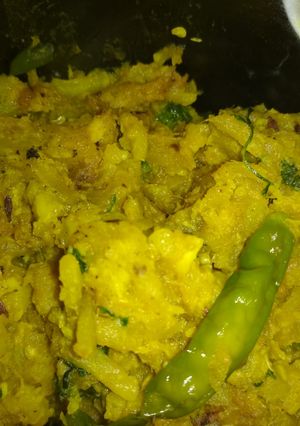 A picture of Banana stem and radish stir fry.