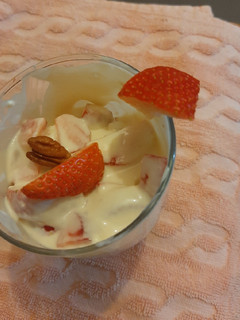 Una foto de Fresas con crema🍓 fácil y rápido