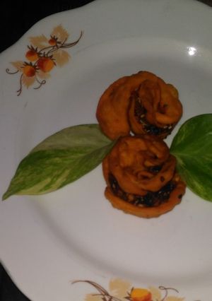 A picture of Rose shaped dry fruit kachori.