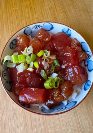A picture of Japanese Tuna Poke Bowl.