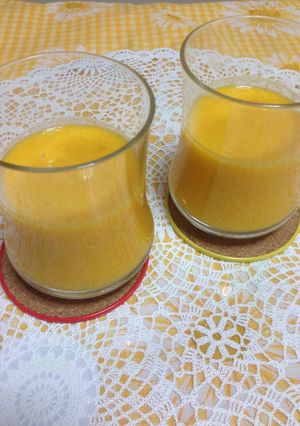 Una foto de Batido de Lúcuma, Papaya, piña!!