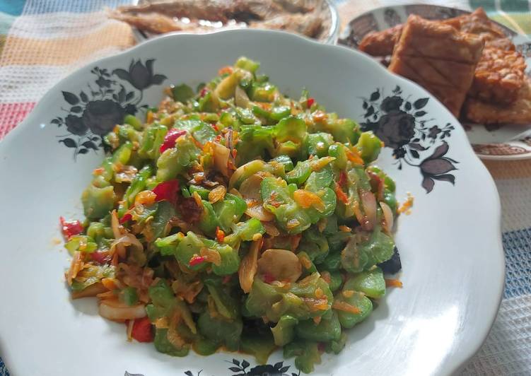 Cara mudah mengolah Oseng Pare Anti Pahit, Menggugah Selera