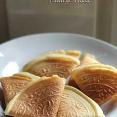 A picture of Kue Kapit atau Semprong.