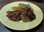 Una foto de lomo de cerdo de cerdo en cacerola
