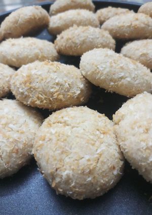 नारियल बिस्कुट (nariyal biscuit recipe in Hindi) रेसिपी मुख्य फोटो
