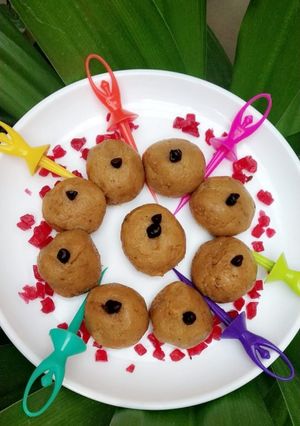 A picture of Banana gram craker rolls.