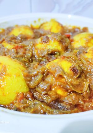 ডিম কষা(dim kosha recipe in Bengali) রেসিপির প্রধান ছবি