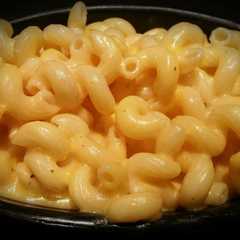 Una foto de Mac & cheese (macarrones con queso)