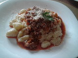 Ñoquis con salsa bolognesa