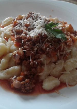 Una foto de Ñoquis con salsa bolognesa