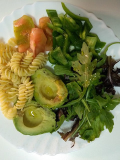 Foto de Salada de abacate e pimento verde