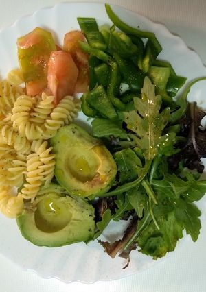 Foto de Salada de abacate e pimento verde