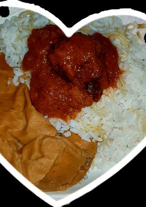 A picture of While rice and leafy moimoi.