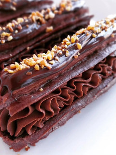 Una foto de Eclairs de cacao relleno de trufa de chocolate