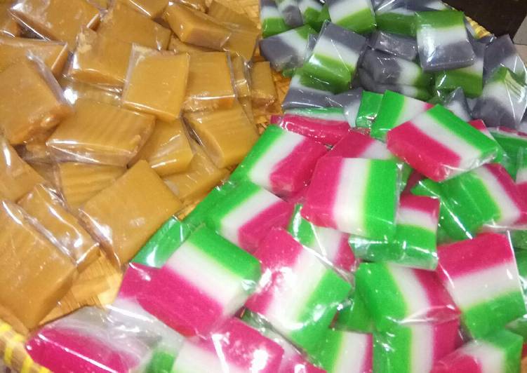 Langkah Mudah untuk Menyiapkan Kue lapis sagu Betawi Anti Gagal