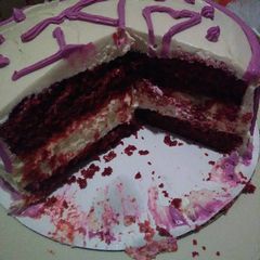 A picture of Red Velvet Cheesecake Cake.