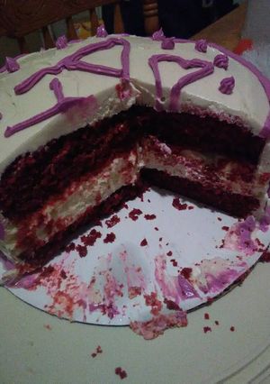 A picture of Red Velvet Cheesecake Cake.