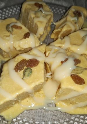 A picture of Mango icecream burfi.