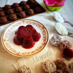 A picture of Fresh pomegranate jelly.