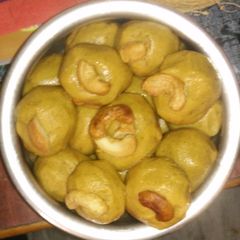A picture of Besan ka Ladoo (Gram flour Ladoo).