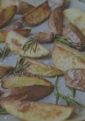 A picture of Oven baked potatoes.