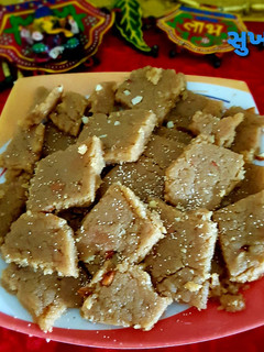 સુખડી (Sukhdi Recipe in Gujarati) રેસીપી મુખ્ય ફોટો